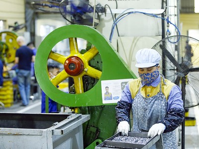 Để thúc đẩy tăng trưởng kinh tế, cần khai thác hiệu quả những tiềm năng, thế mạnh của mọi thành phần kinh tế. Ảnh: Đức Thanh 