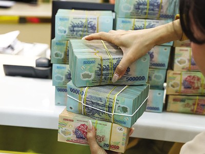 Ngân hàng gặp áp lực lớn khi lãi suất cho vay phải giảm thêm để hỗ trợ nền kinh tế, trong khi lãi suất huy động khó có thể giảm thêm