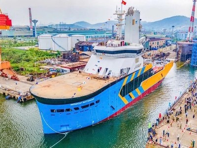 Tàu dịch vụ điện gió CSOV do Công ty TNHH MTV Đóng tàu Hạ Long (thuộc SBIC) đóng, được hạ thủy ngày 12/10/2024 - Ảnh: Tạ Hải 