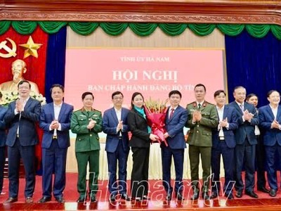 Với số phiếu bầu tuyệt đối, ông Trương Quốc Huy, Phó Bí thư Tỉnh ủy, Chủ tịch UBND tỉnh được bầu giữ chức Bí thư Tỉnh ủy Hà Nam.