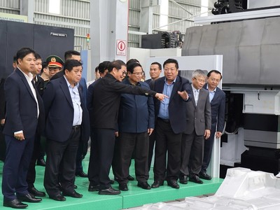 Thủ tướng Phạm Minh Chính thăm các nhà máy sản xuất của Công ty cổ phần Tập đoàn Trường Hải (THACO) tại Quảng Nam. Ảnh: Thanh Chung 