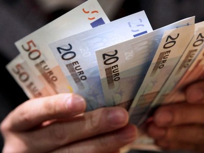 Đồng euro chạm đỉnh 4 tháng, kỳ vọng vào chính sách tài khóa mở rộng của châu Âu 