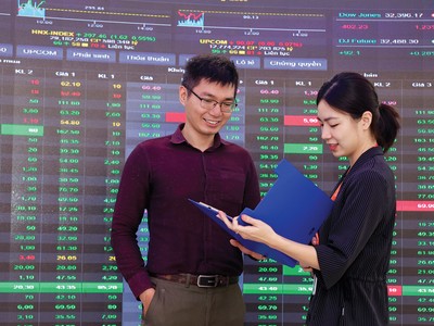 Nhà đầu tư theo dõi sát sao kế hoạch kinh doanh của từng doanh nghiệp để lựa chọn danh mục đầu tư