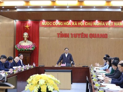 Phó thủ tướng Bùi Thanh Sơn làm việc với lãnh đạo các địa phương, nhà đầu tư, nhà thầu thi công 3 dự án cao tốc qua các tỉnh miền núi phía Bắc có kế hoạch hoàn thành vào cuối năm 2025. 