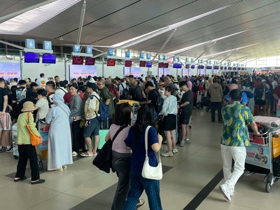 Cảng Hàng không Quốc tế Phú Quốc quá tải khách du lịch dịp Tết Nguyên đán, đòi hỏi gấp rút nâng cấp phục vụ ngành du lịch đầy tiềm lực của đảo ngọc.