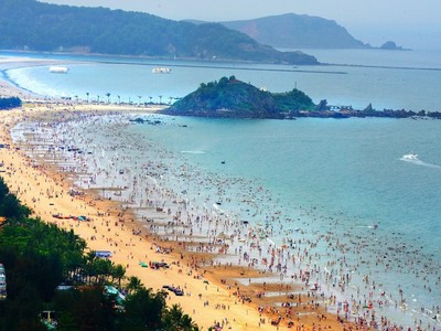 Bãi biển Cửa Lò nổi tiếng là điểm du lịch đắt khách tại khu vực Bắc Trung bộ, ảnh sưu tầm.