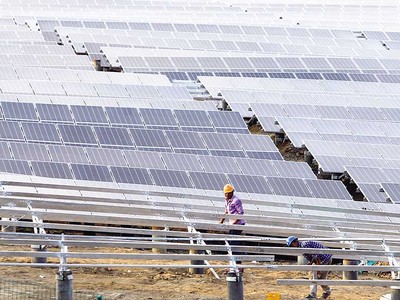 Nhiều nhà máy điện mặt trời đang lo không được hưởng giá bán điện ban đầu. 