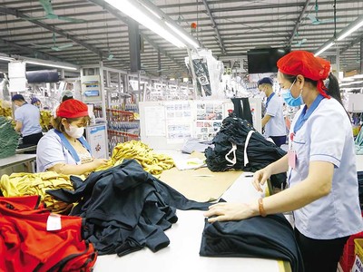 Dệt may là một trong 4 nhóm hàng đạt kim ngạch xuất khẩu trên 5 tỷ USD trong 2 tháng đầu năm. Ảnh: Đức Thanh 