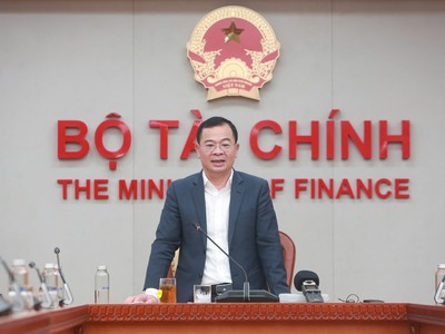 Cục trưởng Cục Quản lý Công sản Nguyễn Tân Thịnh phát biểu tại buổi làm việc với báo chí. Ảnh: Tạp chí Tài chính