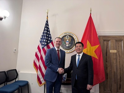 Bộ trưởng Nguyễn Hồng Diên và Trưởng Đại diện Thương mại Mỹ Jamieson L. Greer.