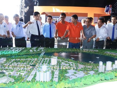 Mô hình Dự án Trung tâm trí tuệ nhân tạo - Đô thị phụ trợ tại TP. Quy Nhơn (quy mô hơn 93,2 ha, tổng vốn đầu tư 4.362 tỷ đồng) do Liên danh FPT Quy Nhơn làm chủ đầu tư. Ảnh: Trang Lê. 