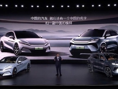 2 mẫu Han L (trái) và Tang L mở màn cho sự ra mắt của nền tảng khung gầm Super E hoàn toàn mới của BYD, ứng dụng công nghệ 1.000V. Ảnh: BYD