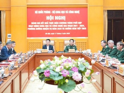 Bộ trưởng Bộ Quốc phòng Phan Văn Giang và Bộ trưởng Bộ Khoa học và Công nghệ Nguyễn Mạnh Hùng điều hành Hội nghị.