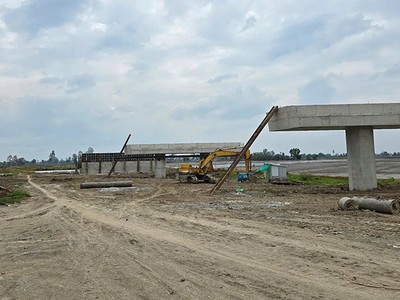 Công trường cao tốc Châu Đốc - Cần Thơ - Sóc Trăng đoạn qua Cần Thơ