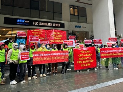 Bộ Xây dựng yêu cầu làm rõ việc người dân đội mưa, đòi bàn giao nhà ở xã hội 