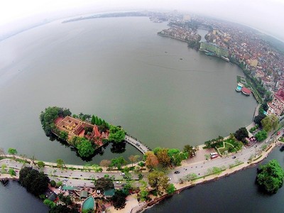 Toàn cảnh khu vực xung quanh hồ Tây. Ảnh: Hương Ly