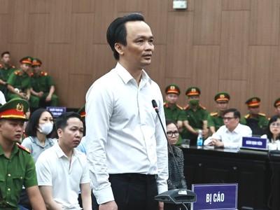 Cựu Chủ tịch HĐQT Tập đoàn FLC Trịnh Văn Quyết và các đồng phạm tại phiên tòa sơ thẩm.