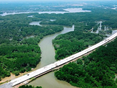 Phó thủ tướng Chính phủ Hồ Đức Phớc chỉ đạo tháo gỡ khó khăn cho 2 dự án đường cao tốc. 