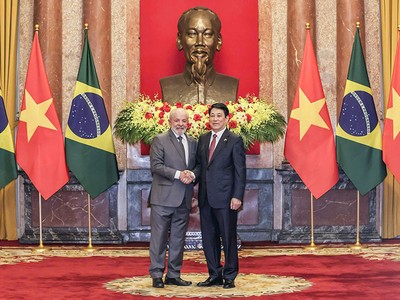 Chủ tịch nước Lương Cường và Tổng thống Lula da Silva chụp ảnh chung trước khi Hội đàm. Ảnh: Đức Thanh 