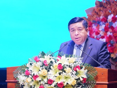 Phó thủ tướng Nguyễn Chí Dũng đề nghị Bình Định tận dụng 5 lợi thế về đầu tư và đặt ra 5 yêu cầu đối với tỉnh trong thời gian tới.