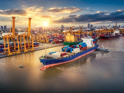 Vận tải biển đối mặt bài toán dư cung