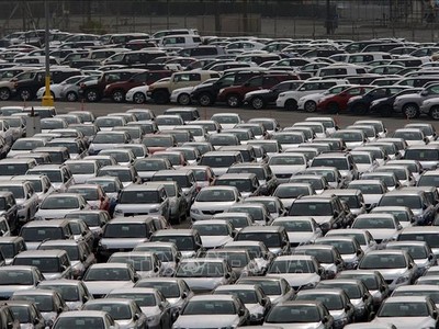 Ô tô nhập khẩu tại cảng Long Beach, California, Mỹ. Ảnh: Getty Images/TTXVN