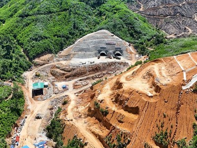 Tập đoàn Đèo Cả thi công xây dựng hầm Phượng Hoàng tại Dự án đường bộ cao tốc Khánh Hòa - Buôn Ma Thuột giai đoạn 1. 