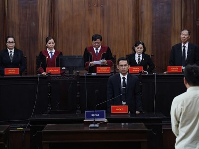 Hội Đồng xét xử đánh giá, bị cáo Lê Quang Bình phạm tội với hành vi cầm đầu, hưởng lợi chính.