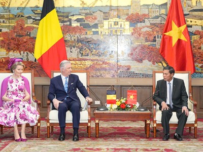 Ông Nguyễn Văn Tùng, Chủ tịch UBND thành phố tiếp Nhà vua Vương quốc Bỉ Philippe và Hoàng hậu Mathilde thăm, làm việc tại Hải Phòng