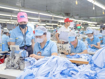 Mỹ là thị trường xuất khẩu lớn của ngành dệt may, do đó, ảnh hưởng từ thuế quan của Mỹ sẽ tác động lớn đến ngành hàng này.