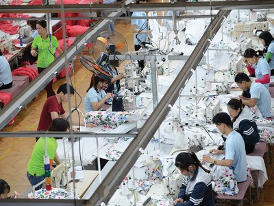 Các ngành xuất khẩu chủ lực, bao gồm dệt may, điện tử, da giày, thủy sản và đồ gỗ, đang phụ thuộc không nhỏ vào thị trường Mỹ