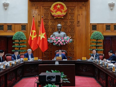 Thủ tướng Phạm Minh Chính chủ trì cuộc họp đánh giá tình hình liên quan đến thuế đối ứng của Mỹ với hàng hóa Việt Nam. Ảnh: VGP. 