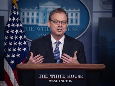 Cố vấn kinh tế của Tổng thống Hoa Kỳ, ông Kevin Hassett phát biểu tại một cuộc họp báo ở Washington, DC. Ảnh: AFP/TTXVN