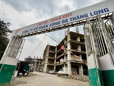 Dự án Usilk City (quận Hà Đông) do Công ty cổ phần Sông Đà Thăng Long làm chủ đầu tư. Công trình được khởi công vào năm 2008 với mức đầu tư hơn 10.000 tỷ đồng. Quy mô dự án bao gồm 13 tòa nhà cao từ 25 đến 50 tầng, tương ứng với 2.800 căn hộ. Ngoài ra, dự án còn có 4 khối đế và 2 tầng hầm liên thông. 