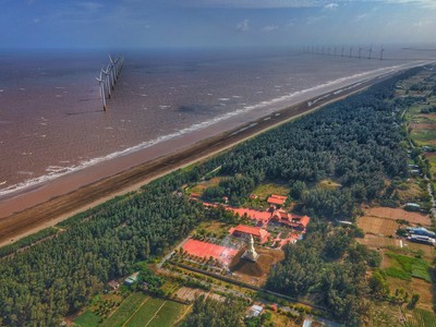 Dự án tuyến đường hành lang ven biển sẽ đi qua địa bàn thị xã Duyên Hải, tỉnh Trà Vinh. Nguồn: TTTĐT thị xã Duyên Hải