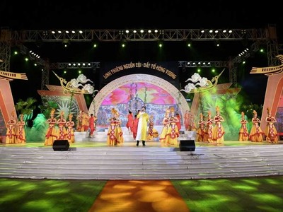 Trải nghiệm lắng đọng tại tour đêm “Linh thiêng nguồn cội” 