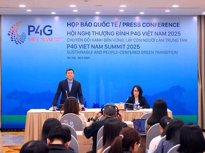 Thứ trưởng thường trực Bộ Ngoại giao Nguyễn Minh Vũ chia sẻ thông tin về Diễn đàn P4G năm 2025 tại cuộc họp báo.