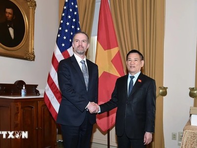 Phó Thủ tướng Hồ Đức Phớc gặp Đại diện Thương mại Mỹ Jamieson Greer. (Ảnh: TTXVN).