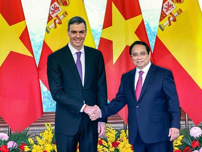 Thủ tướng Phạm Minh Chính và Thủ tướng Tây Ban Nha Pedro Sánchez. Ảnh: Đức Thanh 