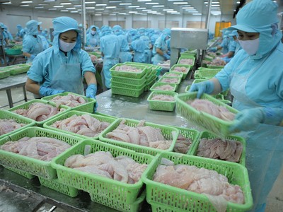 Nhà đầu tư cần thận trọng với các nhóm ngành chịu ảnh hưởng trực tiếp bởi thuế quan 