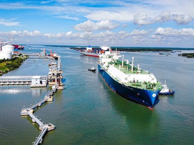 Tàu chở LNG nhập khẩu cập bến kho LNG Thị Vải (Bà Rịa-Vũng Tàu). 