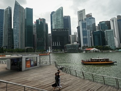 Bộ Thương mại và Công nghiệp Singapore đã hạ dự báo tăng trưởng GDP năm 2025 của nước này xuống còn 0 - 2%. Ảnh: AFP