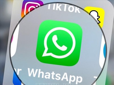 Biểu tượng ứng dụng WhatsApp trên màn hình máy tính bảng tại Lille, Pháp. Ảnh: AFP/TTXVN