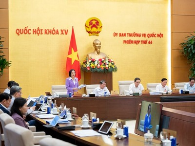 Phiên họp sáng 17/4 của Ủy ban Thường vụ Quốc hội. 