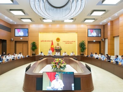 Phiên họp chiều 17/4 của Ủy ban Thường vụ Quốc hội. 