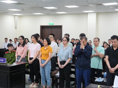 Có 13 bị cáo bị đưa ra xét xử trong phiên tòa sơ thẩm 