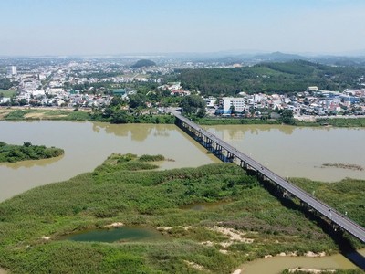 Cầu Trà Khúc 1 có tổng vốn đầu tư gần 2.200 tỷ dự kiến khởi công vào tháng 10/2025. 