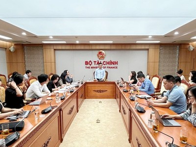 Ông Nguyễn Tân Thịnh chia sẻ với các phóng viên. (Ảnh: Mạnh Tuấn)