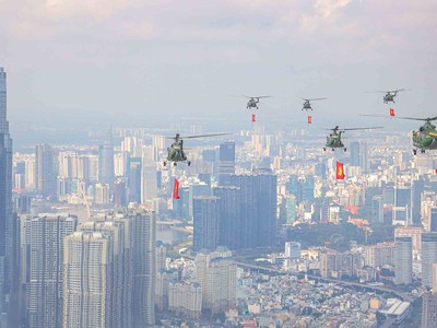 Những biểu tượng của TP.HCM hiện rõ nét dưới "Cánh chim thép" 