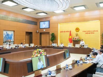 Phiên họp chiều 25/4 của Ủy ban Thường vụ Quốc hội. 